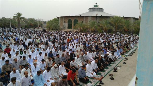 گزارش تصویری/ حضور پر شور شیعیان و اهل سنت ایرانشهر در نماز عید سعید فطر 