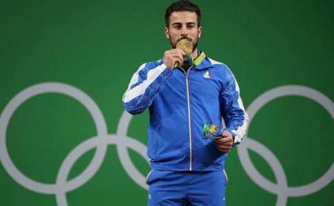طلا؛ نخستین مدال کاروان ایران/رستمی در وزنه‌برداری قهرمان جهان شد