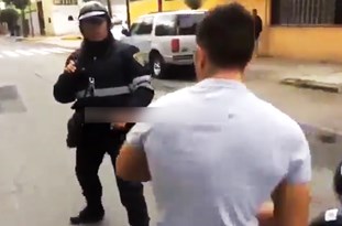 فیلم/ کتک خوردن پلیس از یک شهروند!