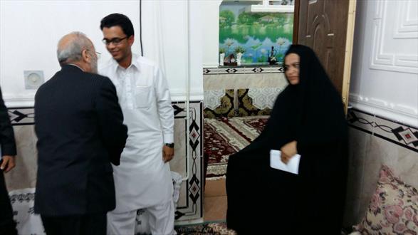 معاونان تقریب مذاهب ایران و بین الملل از دو خانواده شهید ایرانشهر دیدار کردند