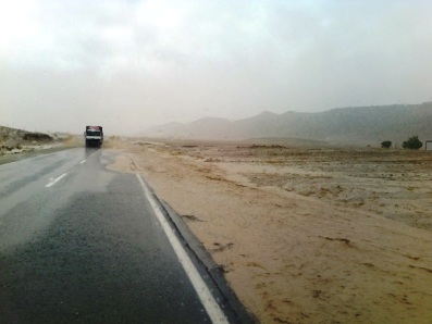 مسیر رودبارجنوب به ایرانشهر به علت طغیان رودخانه مسدود شد