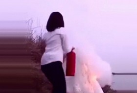 عروسی که خود را جلوی دوربین به آتش کشید+فیلم
