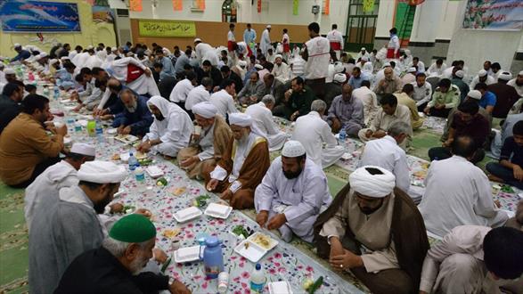 700 روزه دار ایرانشهری در ضیافت افطار شرکت کردند