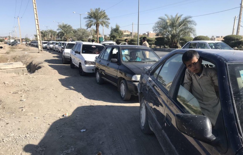 حکایت تکراری صف های بنزین و پایان ماه/مردم ایرانشهر دیگر کلافه شدند