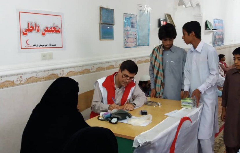 خدمت رسانی کاروان سلامت هلال احمر در مناطق محروم شهرستان ایرانشهر