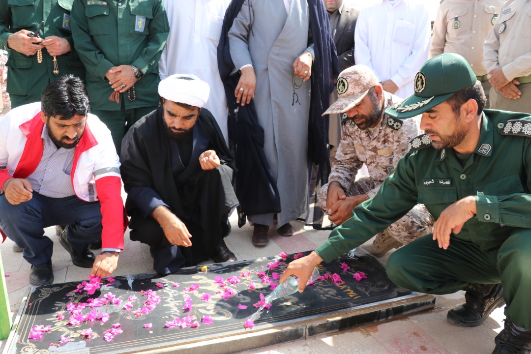 گزارش تصویری/مزار شهدای گمنام ایرانشهر غبارروبی شد