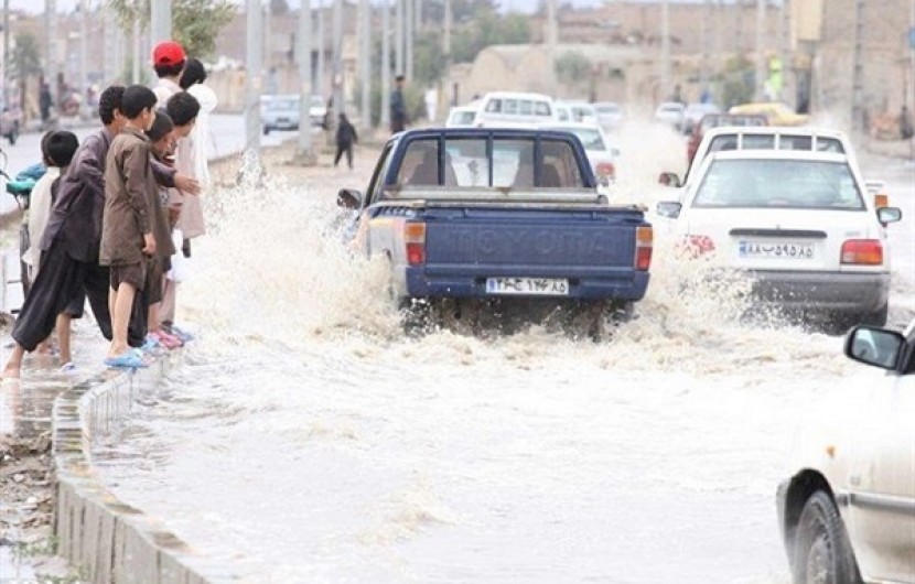 شهرداری ایرانشهر در روزهای بارانی اماده خدمت رسانی به شهروندان می باشد