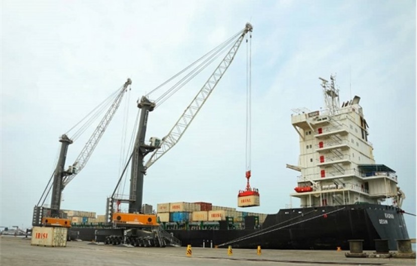 نبض تند تجارت در دروازه ملل/ ششمین کشتی گندم اهدایی هند به افغانستان در بندر چابهار پهلو گرفت