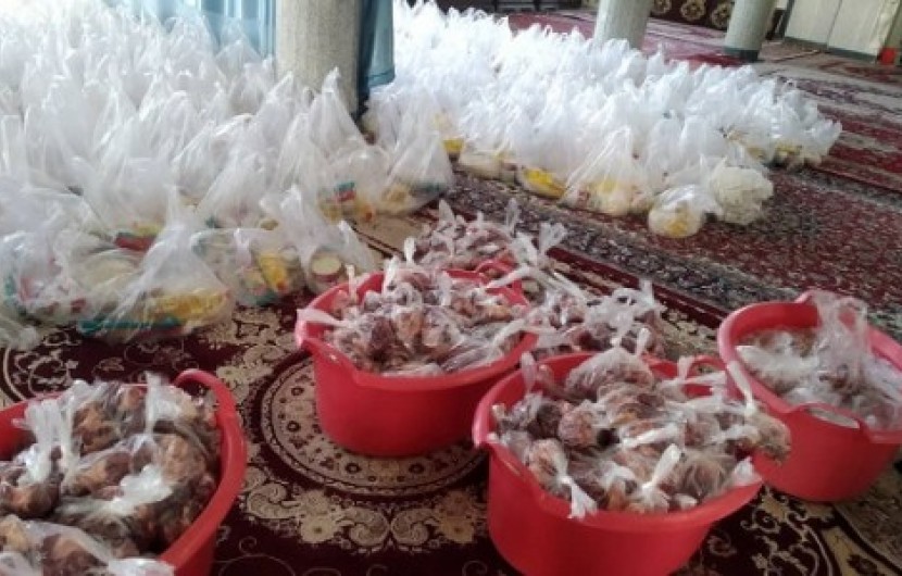 توزیع 2300 پرس غذای گرم و بسته معیشتی توسط خادمیاران رضوی در سیستان و بلوچستان