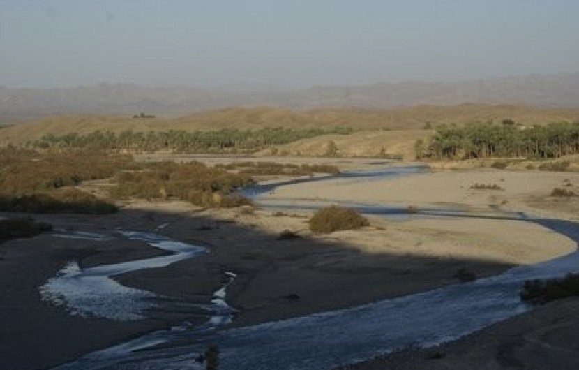 رودخانه دامن ایرانشهر در محاصره زباله های گردشگران/  زنگ خطر "نابودی زندگی زیستمندان" در رودخانه های سیستان و بلوچستان نواخته شد