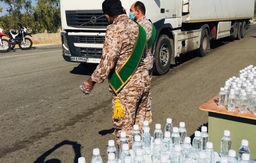 توزیع بیش از ۲ هزار عدد ماسک به همراه هزار بطری محلول ضدعفونی کننده توسط بسیجیان ایرانشهری
