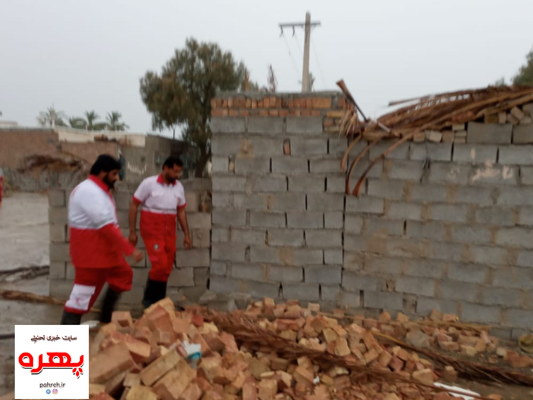 امداد رسانی به حوادث آسیب منازل در طوفان اخیر ایرانشهر