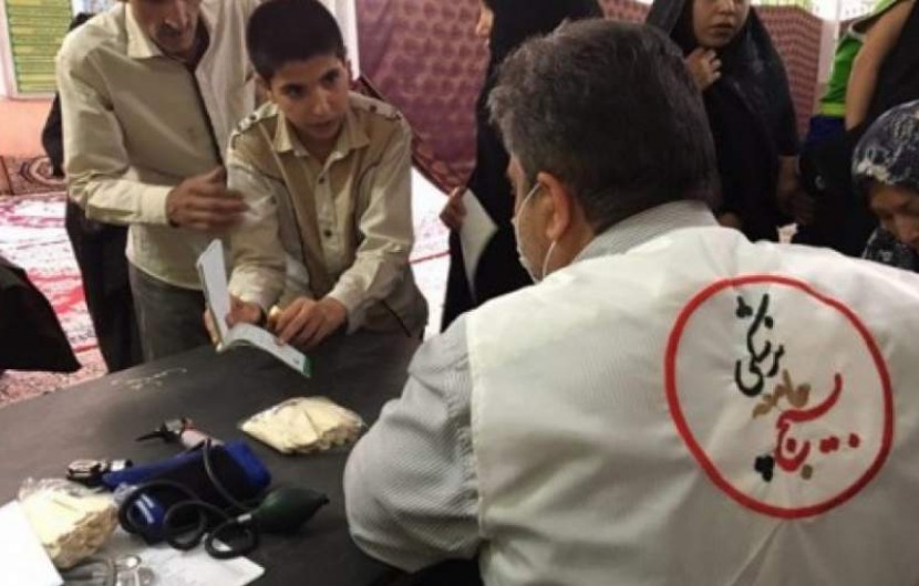 "بسیج جامعه پزشکی" مطبی به وسعت ایران/ پزشکان جهادگر ۷۵۳ نفر را در مناطق محروم درمان کردند
