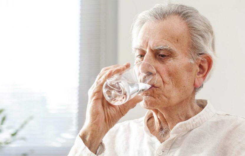 سالمندان خطرات ناشی از کم آبی بدن را جدی بگیرند