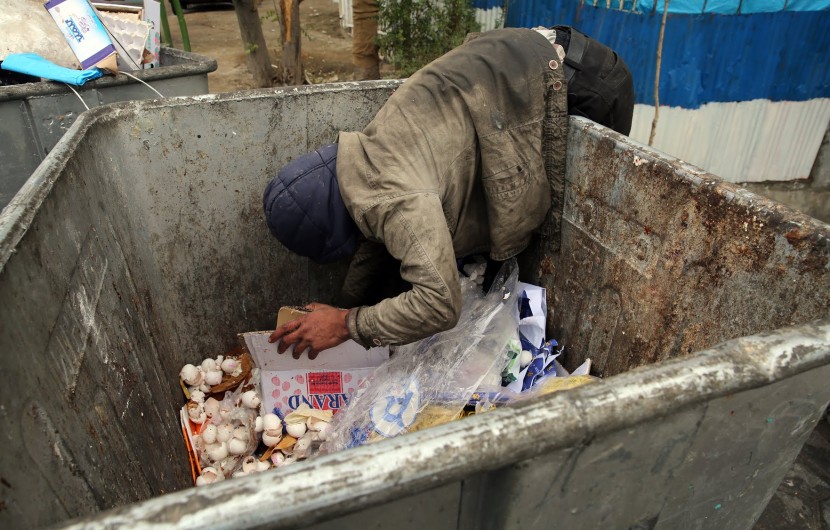 زباله، دردی که هنوز در ایرانشهر درمان ندارد/ یک مسئول: زباله گردهای؛ در کمین سطل‌های زباله باید جمع آوری شوند