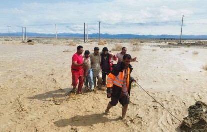 ۶ نفر گرفتار شده در سیلاب توسط نجاتگران هلال‌احمر نجات یافتند         